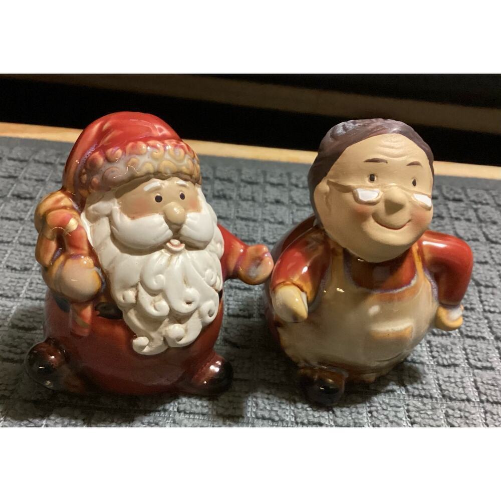 VTG santa and mrs‎ claus ceramic salt and pepper salt